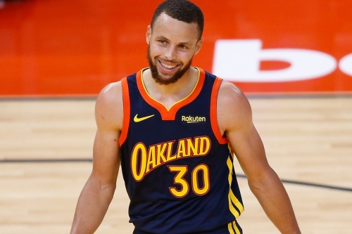 Stephen Curry 成功与勇士达成 4 年 $ 2.15 亿美元的提前续约