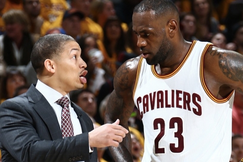 Tyronn Lue 将与 Luke Walton 会面谈论 LeBron James