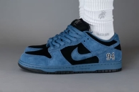 率先上脚 Supreme × Nike SB Dunk Low 最新联名配色「Ocean Fog」鞋款