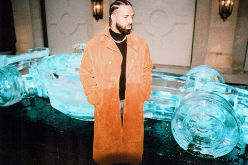 从一代「Iceman」到下一位:Drake 获赠等比例 F1 赛车冰雕庆祝新作发布