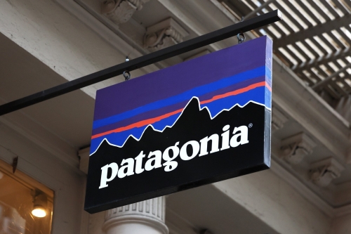 Patagonia 正式控诉 GAP 抄袭其经典 Fleece Pullover 设计