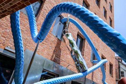 SPOSH 似泊开拓户外美妆新领域,呈现钛金属概念产品