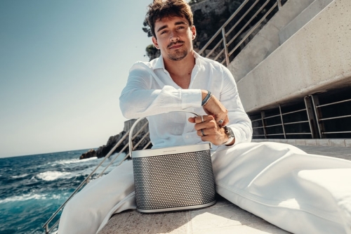 Bang & Olufsen 宣布 F1 车队 Scuderia Ferrari 车手 Charles Leclerc 成为全新品牌大使