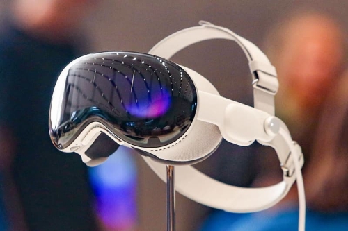 消息称 Apple 正在研发两款 Vision Pro 全新头戴装置