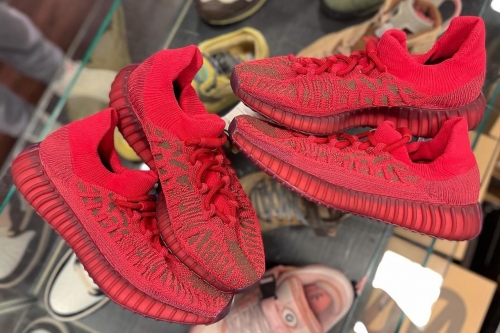 率先近赏 adidas YEEZY BOOST 350 V2 CMPCT 最新配色「Slate Red」鞋款