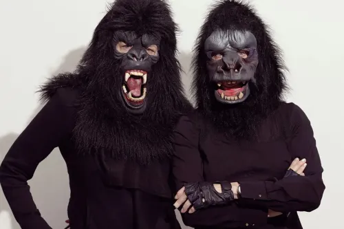 创始成员揭面:艺术家 Joyce Kozloff 曾是 Guerrilla Girls 一员