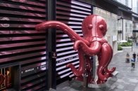 Moncler 盟可睐「轻松入夏」艺术装置登陆成都太古里旗舰店