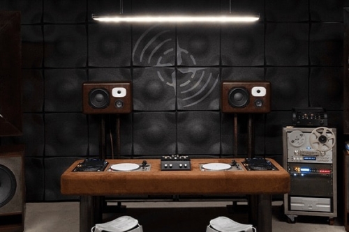 Stone Island 全新互动展览「Friendly Pressure: Studio One」登陆米兰设计周