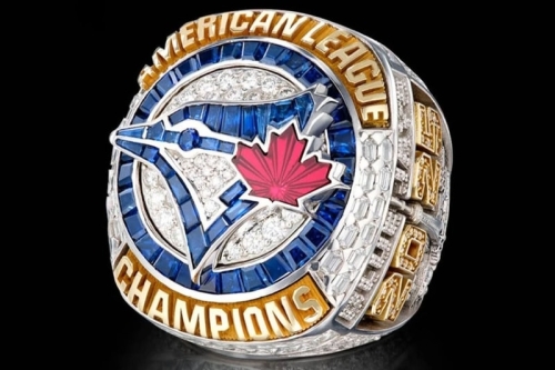 细看 Toronto Blue Jays「Iced Out」2025 ALCS 冠军戒指设计细节