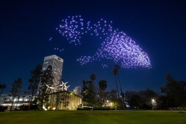 DRIFT 以 1000 架无人机点亮 LACMA 夜空