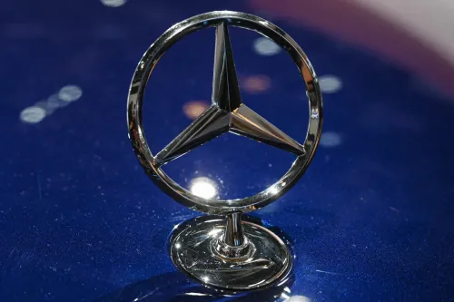Mercedes-Benz 现为 1986 至 2010 年生产的经典车提供官方出生文件