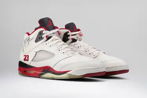 消息称 Air Jordan 5 经典配色「Fire Red」鞋款有望于 2025 年复刻回归