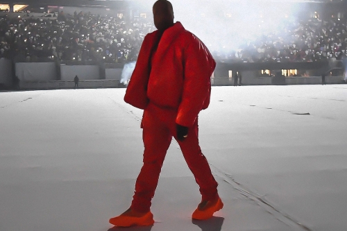 Kanye West 宣布新专辑延后发行大幅带动 YEEZY 市场需求量