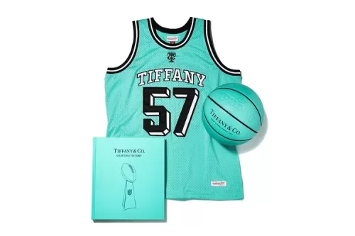 Tiffany & Co. × Mitchell & Ness × Spalding 联名系列球衣发布