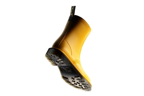 Dr. Martens 正式推出 1460 Rain Boots 最新雨靴系列