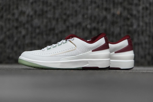 率先近赏 Air Jordan 2 Low 全新配色「Year of the Dragon」鞋款