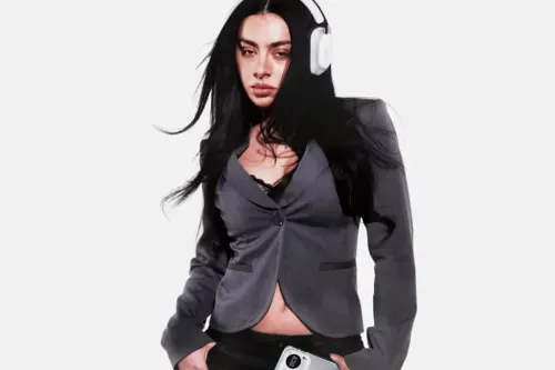 Charli xcx 成为 Nothing 全球品牌大使兼股东