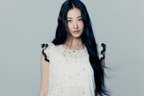 PRADA 正式宣布 MEOVV 成员 GAWON 成为最新品牌大使