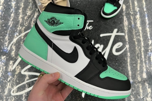 率先近赏 Air Jordan 1 Retro High OG 全新配色「Green Glow」鞋款