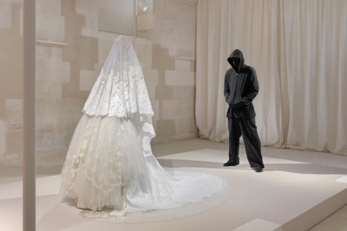 Demna 亲自策划 Balenciaga 十年回顾展