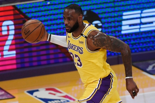 LeBron James 大号三分终结！湖人逆转击退勇士率先挺进 NBA 季后赛