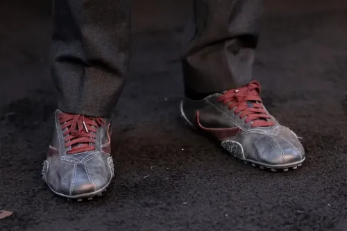 Travis Scott 于《The Odyssey》首映礼率先曝光未发售 Nike Moon Shoe