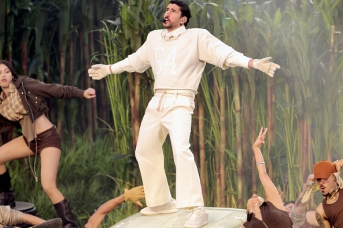 线上看 Bad Bunny 史上最强 Super Bowl LX 中场秀表演