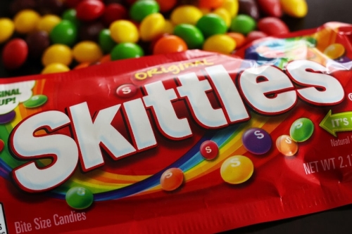 美国加州将于 2027 年开始禁止销售 Skittles