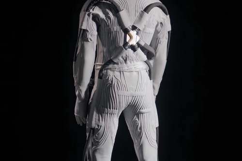 NASA「Artemis IV」宇航员将穿上 Prada × Axiom Space 战衣登月