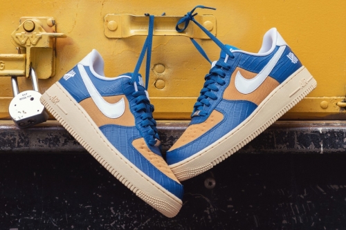 率先近赏 UNDEFEATED × Nike Air Force 1「5 on It」全新配色「Court Blue/White/Goldtone」鞋款