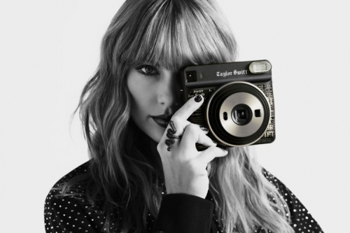 Fujifilm 携手 Taylor Swift 推出限定拍立得