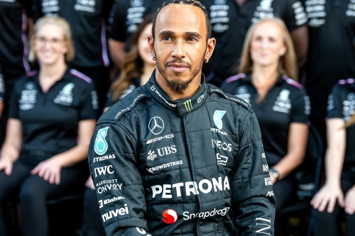 Formula 1 震撼弹！Lewis Hamilton 将于 2025 赛季正式转投 Scuderia Ferrari 车队