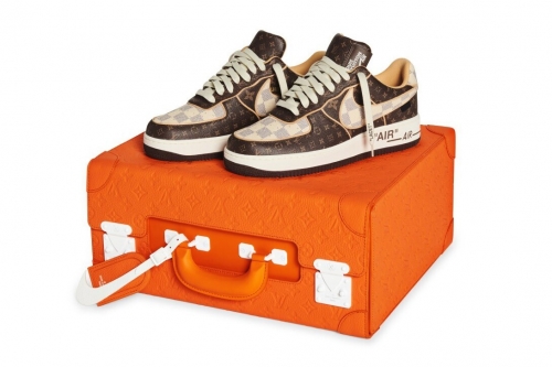 The Louis Vuitton and Nike “Air Force 1" by Virgil Abloh 竞标价格突破 $70,000 美元