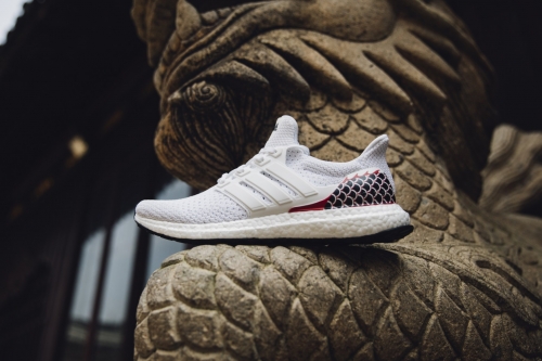 近赏 adidas UltraBOOST 全新「Dragon Boat」端午节别注配色鞋款