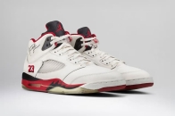 Air Jordan 5 最新复刻配色「Fire Red」实鞋图辑、发售情报率先曝光