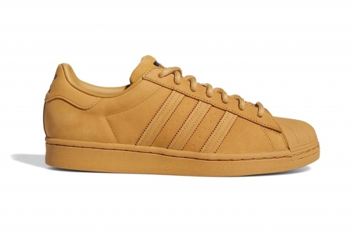 adidas 经典鞋款 Superstar 最新配色「Wheat」鞋款正式登场