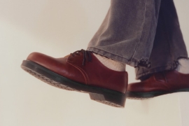 Dr. Martens 英国制 1461 经典回归，全新 Green Buckingham、Burgundy 配色登场