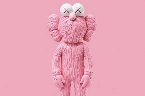 众星携粉色版 KAWS「BFF」毛绒公仔惊喜亮相！