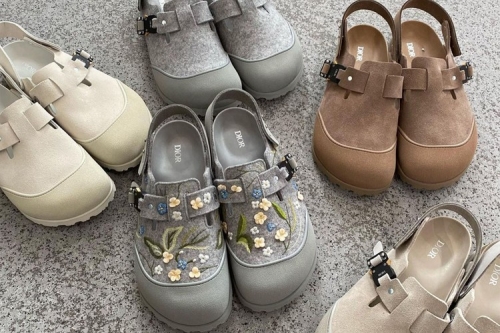 率先近赏 Dior × Birkenstock 联乘鞋履系列