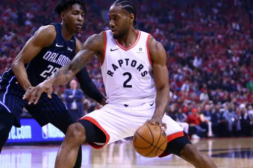 多伦多猛龙与 Kawhi Leonard 签订 2 年 1.15 亿美元合约