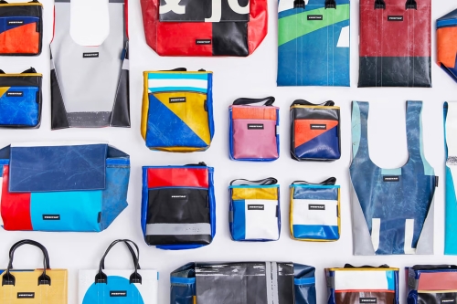 COMME des GARÇONS 携手 FREITAG 打造全新联名系列「Holidays with FREITAG」