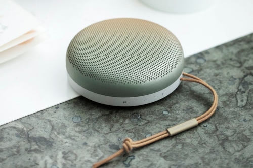 Bang & Olufsen 携手工业设计师 Cecilie Manz 打造限定版 Beosound A1 DUNE