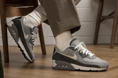 Nike Air Max 90 全新别注配色「Light Smoke Grey」、「Obsidian」鞋款正式发布