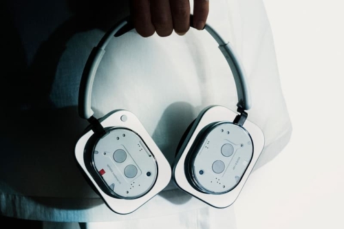 Nothing 正式推出首款耳罩式耳机 Headphone (1) 与最新旗舰手机 Phone (3)