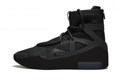 率先预览 Nike Air Fear of God 1 全新配色「Triple Black」鞋款