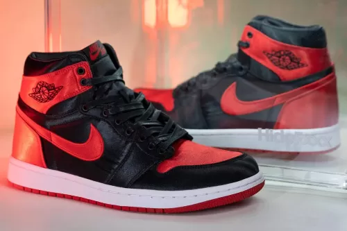 率先近赏 Air Jordan 1 最新复刻配色「Satin Bred」鞋款