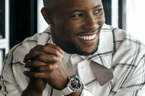 H. Moser & Cie. 与美式足球员 Saquon Barkley 合作,推出一款限量版 Pioneer 腕表