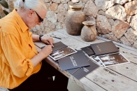 EDITION 携手传奇摄影师 Derek Ridgers，于 El Silencio 重现 Ibiza 享乐黄金年代