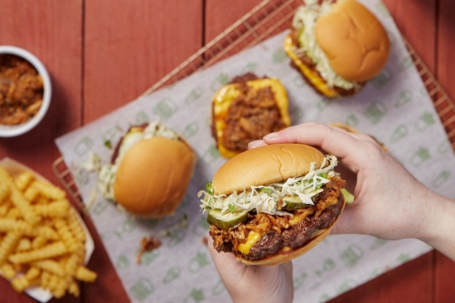 Shake Shack 推出期间限定 BBQ Pulled Pork Burger