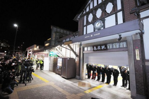 日本 JR 原宿駅木制车站大楼正式关闭待修